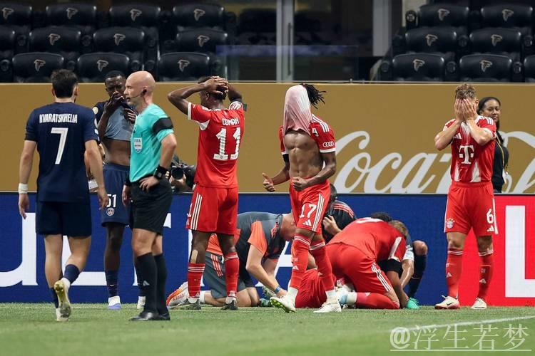 拜仁1.4亿巨星脚踝重伤90度变形！痛苦倒地掩面 队友不忍直视